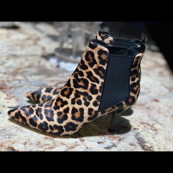 Stylish Michael Kors Booties - Picture 10 of 14
